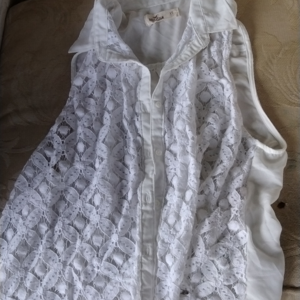 Cream color with white lace lace sleeveless Hollister blouse